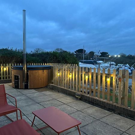 Hot Tub With A View - Christchurch Harbour Exteriör bild