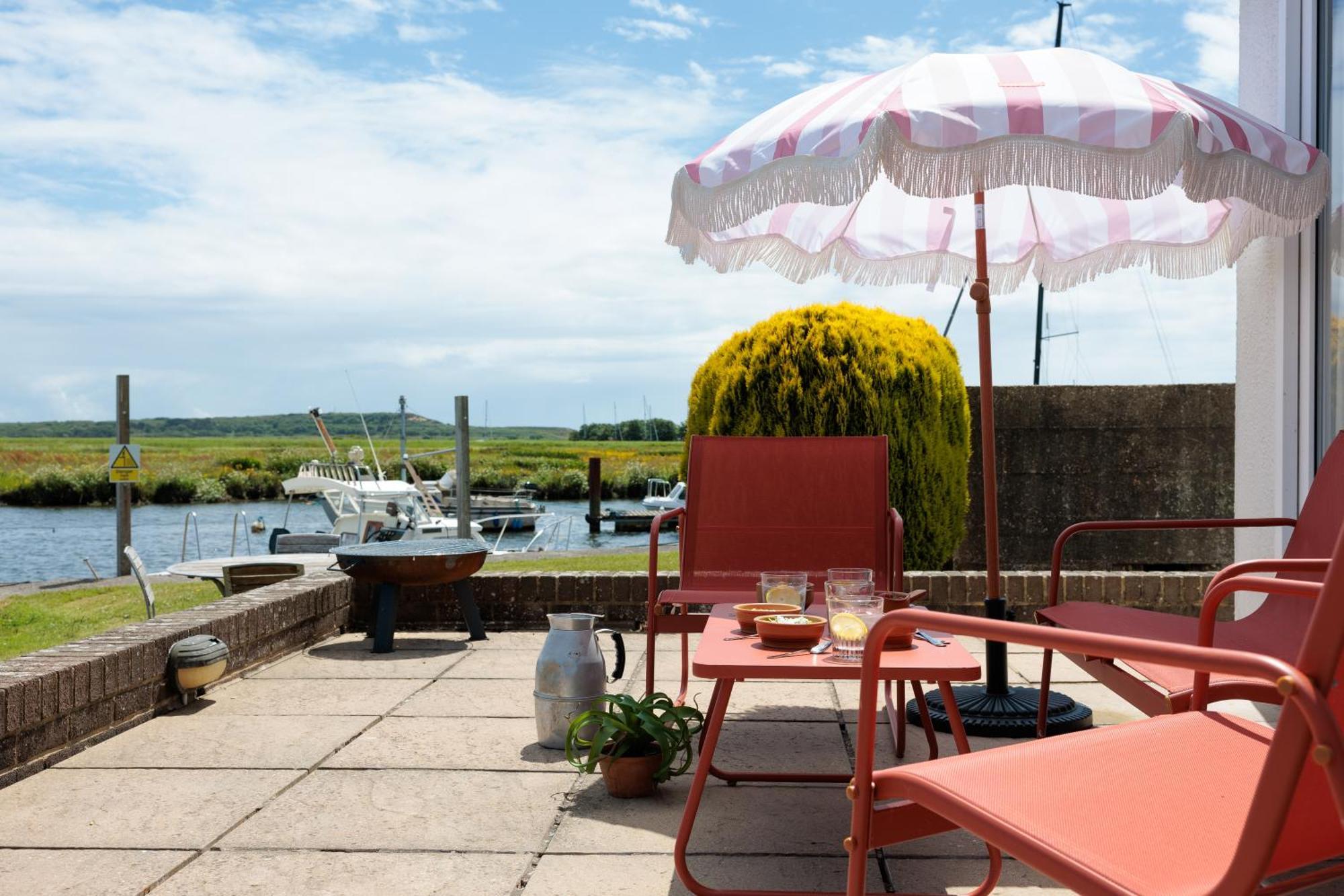 Hot Tub With A View - Christchurch Harbour Exteriör bild