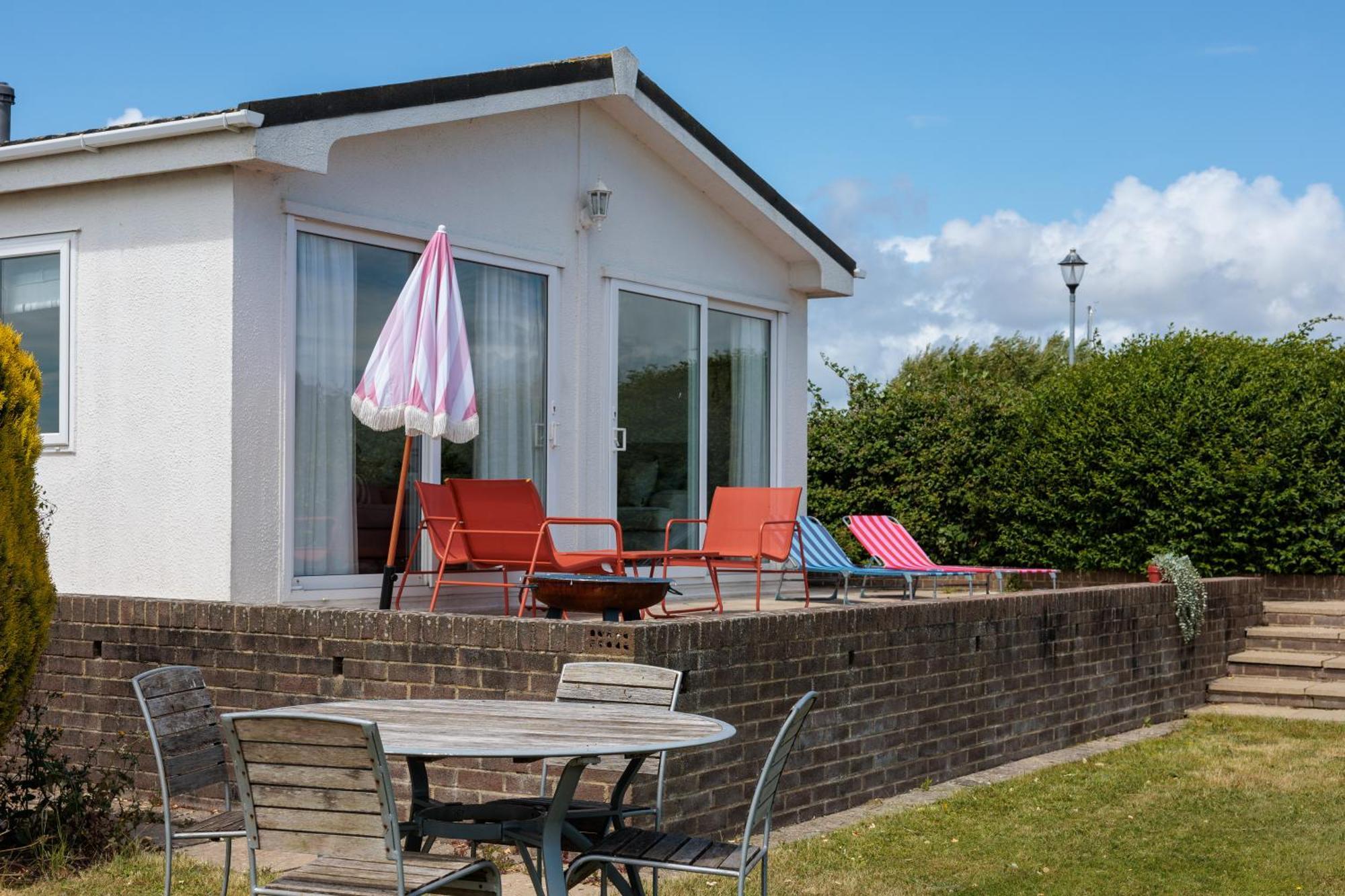 Hot Tub With A View - Christchurch Harbour Exteriör bild