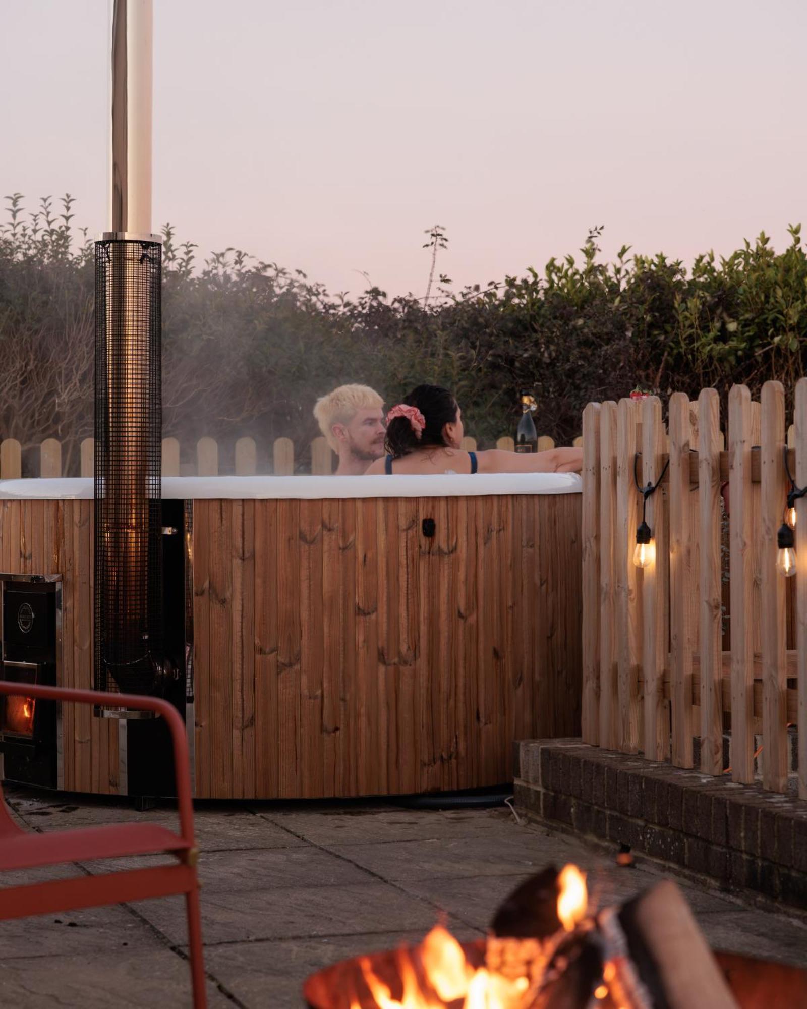 Hot Tub With A View - Christchurch Harbour Exteriör bild